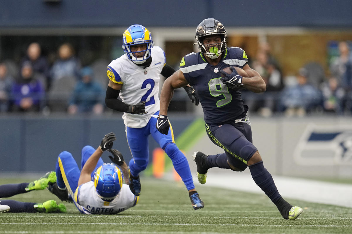 Seahawks eliminate Lions from playoff race with controversial win