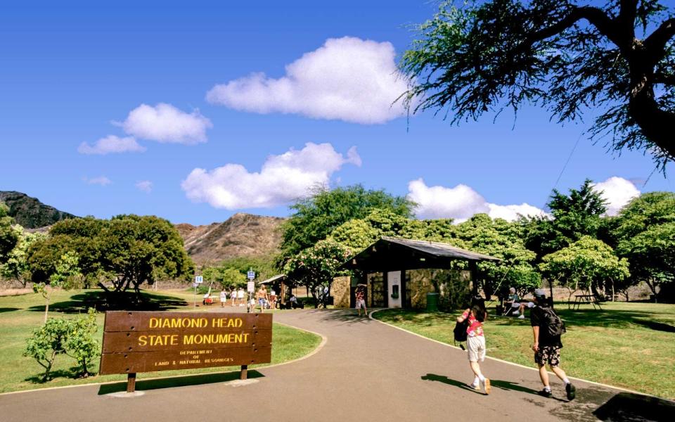 USA, Hawaii, Oahu, Diamond Head State Monument, start of hiking trial to the top of Diamond Head Crater, an extinct volcano