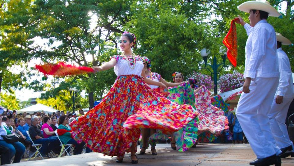 The plaza is packed with dancers in summer (Getty)