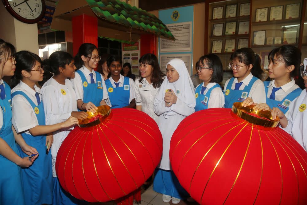 Deputy Education Minister Teo Nie Ching (centre) speaks to students during a visit to SMK Bandar Puchong (1) January 8, 2020. — Picture by Choo Choy May