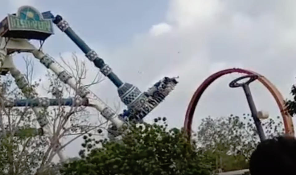 印度阿默達巴德（Ahmedabad）一座遊樂園昨驚傳遊樂設施在運轉中突然斷裂，導致2死26傷的嚴重意外。（圖片翻攝Youtube/DeshGujaratHD）