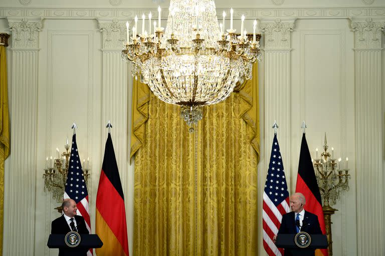Joe Biden y Olaf Scholz participan de una conferencia de prensa conjunta en Washington, el 7 de febrero de 2022.