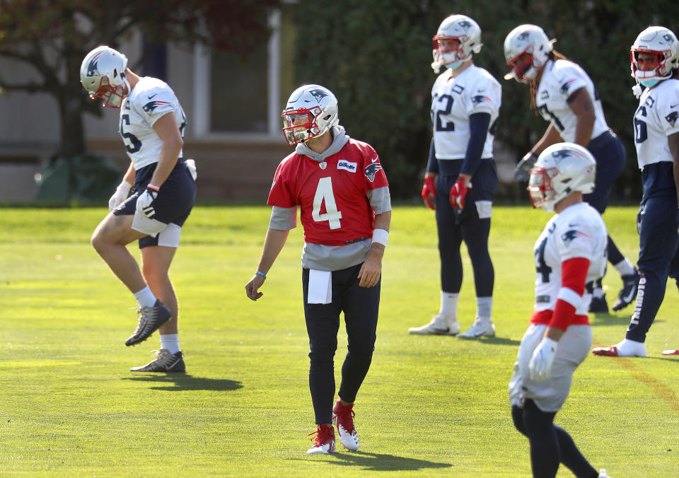 Quarterback Jarrett Stidham warms up with the team. The New England Patriots hold practice at their practice field at the Gillette Stadium Complex in Foxborough, MA on Oct. 10, 2020. (Photo by John Tlumacki/The Boston Globe via Getty Images)