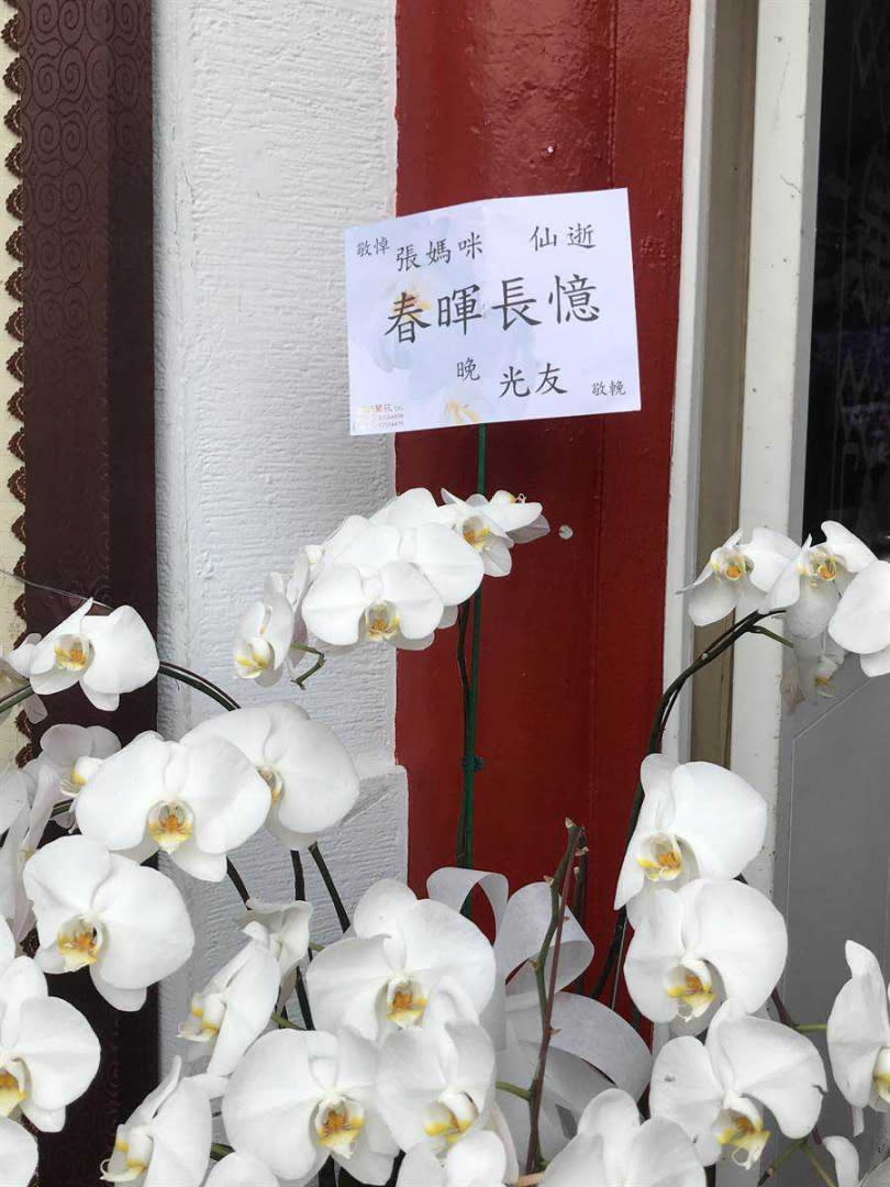 張正藍前夫楊光友送花致哀。（圖／中國時報林淑娟攝）