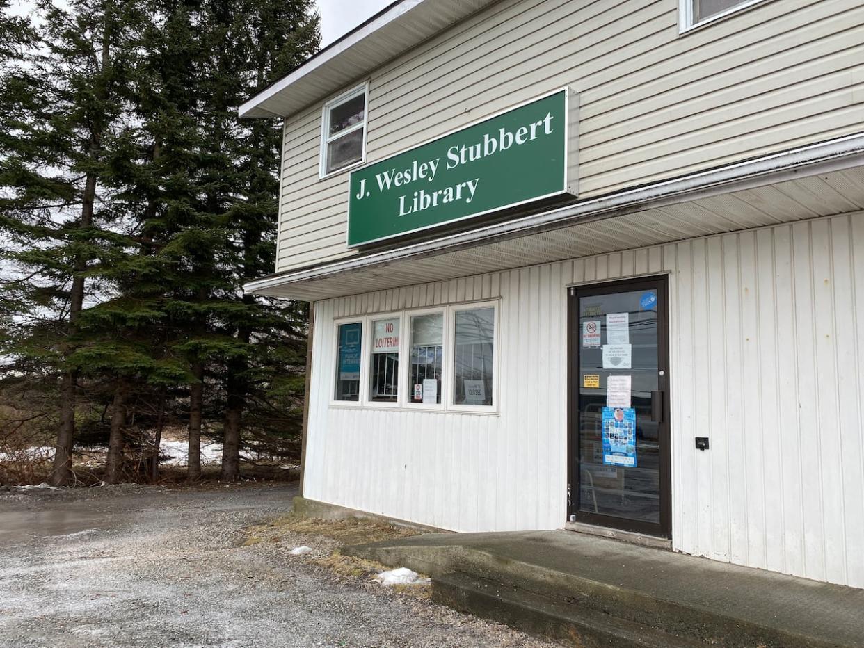 The library in Florence will close in March due to poor usage. Materials will be distributed to other libraries. (Matthew Moore/CBC - image credit)