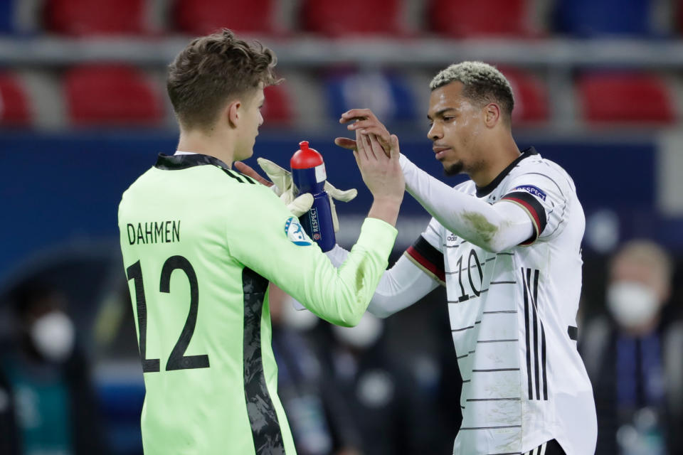 Keeper Finn Dahmen leistete sich einen Mega-Bock, aber Lukas Nmecha kann noch den wichtigen Auagleichstreffer erzielen. (Bild: Getty Images)