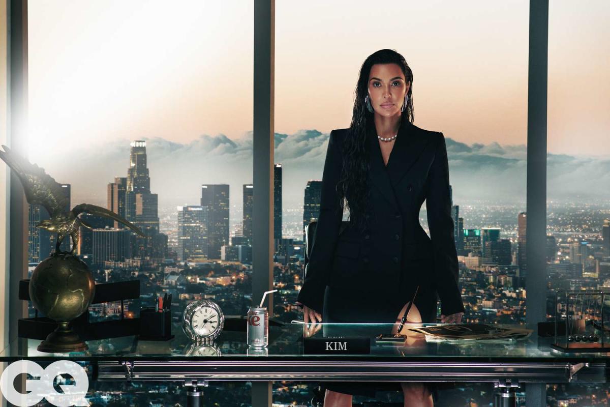 Like a Boss! Kim Kardashian Fronts “GQ”'s Men of the Year Issue: See Her  Cover