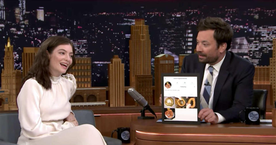 Lorde on Jimmy Fallon talking about onion rings