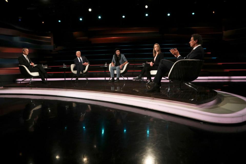 Markus Lanz (links) begrüßte am Donnerstag in seiner Runde, von links: Politiker Jürgen Trittin (Grüne), Politikerin Diana Kinnert (CDU), Neurowissenschaftlerin Maren Urner und Philosoph Julian Nida-Rümelin.  (Bild: ZDF / Cornelia Lehmann)