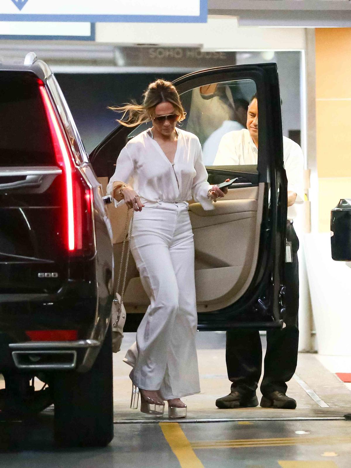 Jennifer Lopez Literally Elevated Her Latest All-White Look With ...