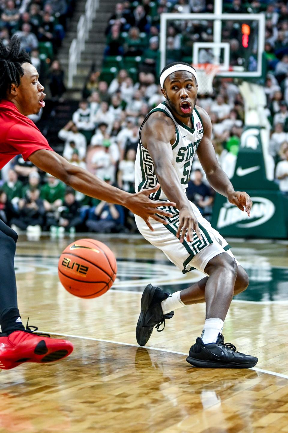 Michigan State's Tre Holloman passes the ball against Rutgers during the first half on Sunday, Jan. 14, 2024, at the Breslin Center in East Lansing.