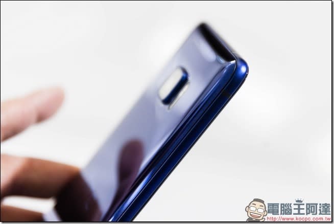 HTC U ULTRA/PLAY發表與動手玩，加入三軸曲面水漾玻璃、人工智能的美型旗艦