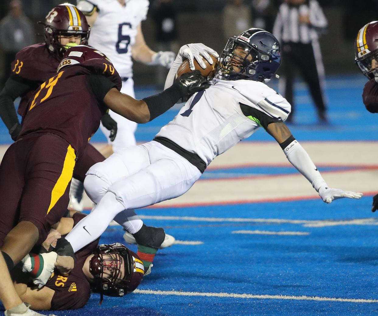 Remembering last year, Walsh Jesuit football rolls past Hudson in OHSAA