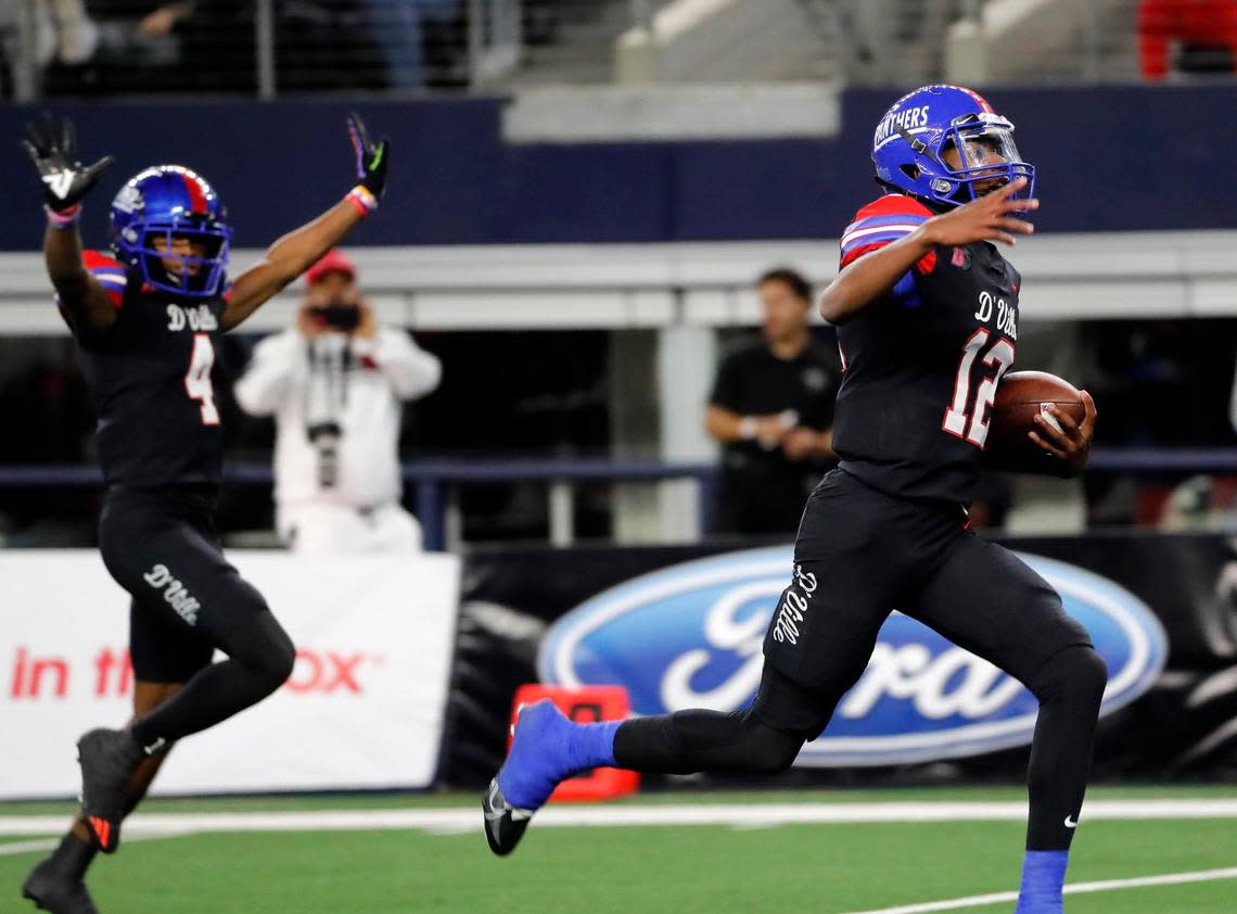 Duncanville wide receiver Dakorian Moore (4) signals touchdown as quarterback Keelon Russell goes in untouched for the score in the first half of a UIL Class 6A D1 state championship football game at AT&T Stadium in Arlington, Texas, Saturday, Dec. 16, 2022. Duncanville and Galena Park North Shore wrere knotted at 21 at the half. (Star-Telegram Bob Booth)