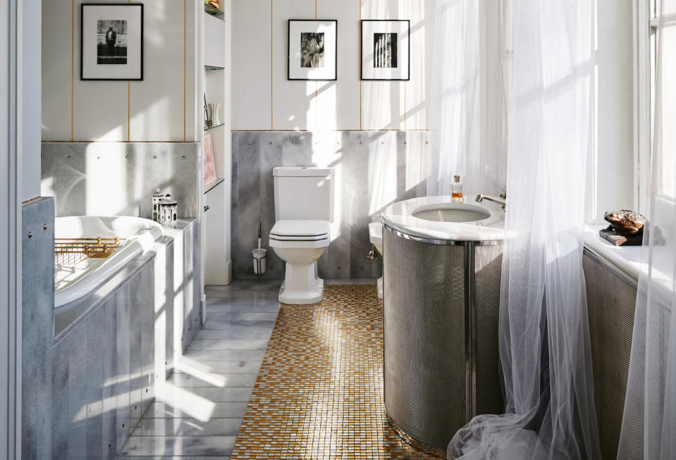 Ein Badezimmer in der einstigen Villa des Chanel-Designers. (Bild: Engel & Völkers/Mark Seelen)