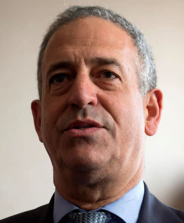 Russ Feingold, U.S. Special Envoy for the Great Lakes Region of Africa and the Democratic Republic of Congo, speaks during a news briefing at the Palais de la Nation in Kinshasa May 4, 2014. REUTERS/Saul Loeb/Pool/File Photo