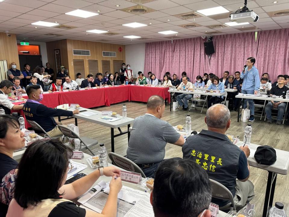 圖二：新北市長侯友宜今(15)日到烏來區與里長座談。（民政局提供）