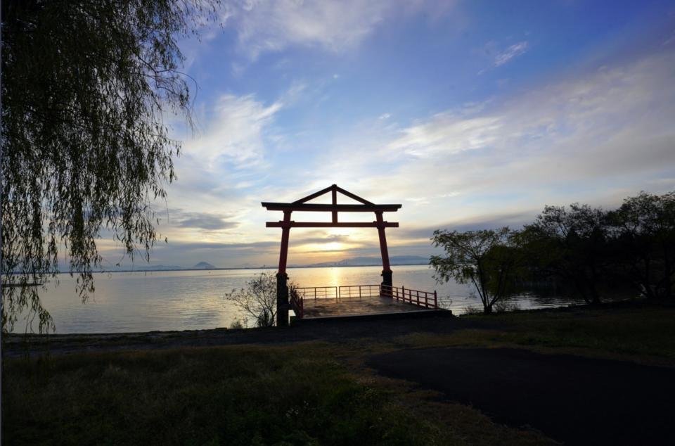 滋賀縣琵琶湖是日本第一大湖，但因今年11月降雨量減少，令水位下降至-65厘米，刷新14年來最低水位紀錄。(圖：twitter @neopoohyan)