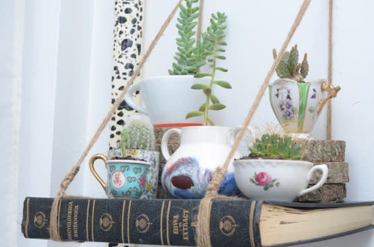 Hanging book shelf