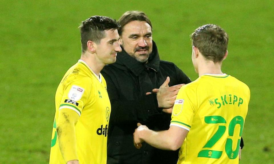 Norwich’s manager, Daniel Farke, with Kenny McLean and the loanee Oliver Skipp.