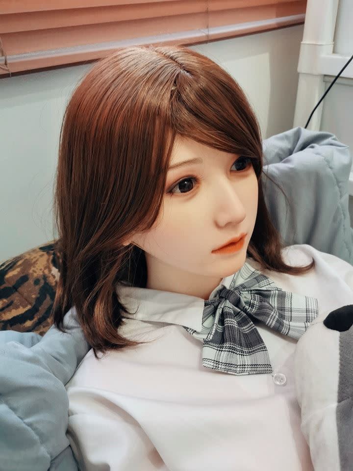 泰國網友網購了一個二手矽膠娃娃。（圖／翻攝自臉書）