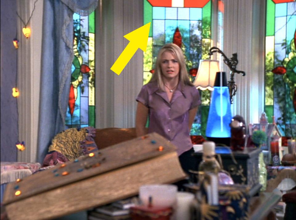 Nobody else was doing it like this. All the girls were quaking when Sabrina popped on the scene with this shit. TWO lava lamps and a TRIO of stained glass windows?? They just don't do it like this anymore.