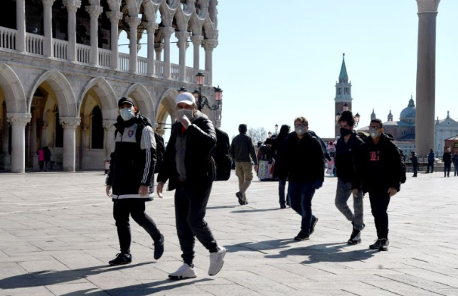 Langbroek aid the only people wearing face masks were tourists. Source: Getty Images