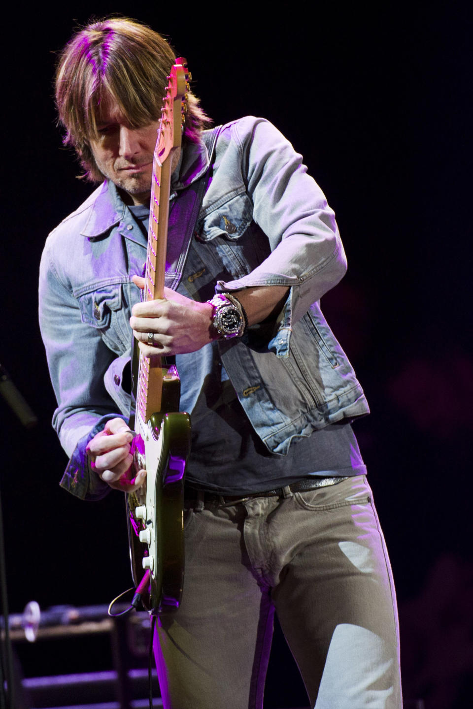 Keith Urban performs at Eric Clapton's Crossroads Guitar Festival 2013 at Madison Square Garden on Saturday, April 13, 2013, in New York. (Photo by Charles Sykes/Invision/AP)