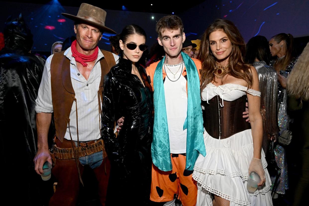 BEVERLY HILLS, CALIFORNIA - OCTOBER 28: (L-R) Rande Gerber, Kaia Jordan Gerber, Presley Walker Gerber and Cindy Crawford attend the Casamigos Halloween Party Returns in Beverly Hills on October 28, 2022 in Beverly Hills, California. (Photo by Michael Kovac/Getty Images for Casamigos)