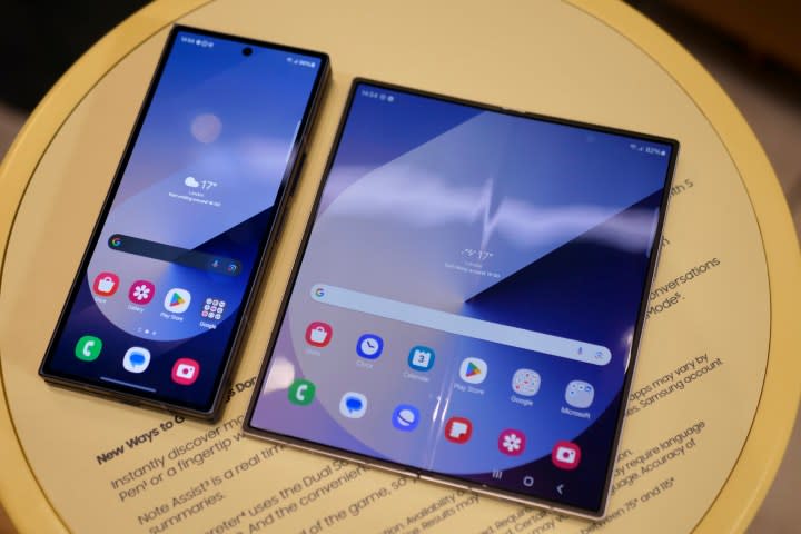 The screens on the open and closed Samsung Galaxy Z Fold6.