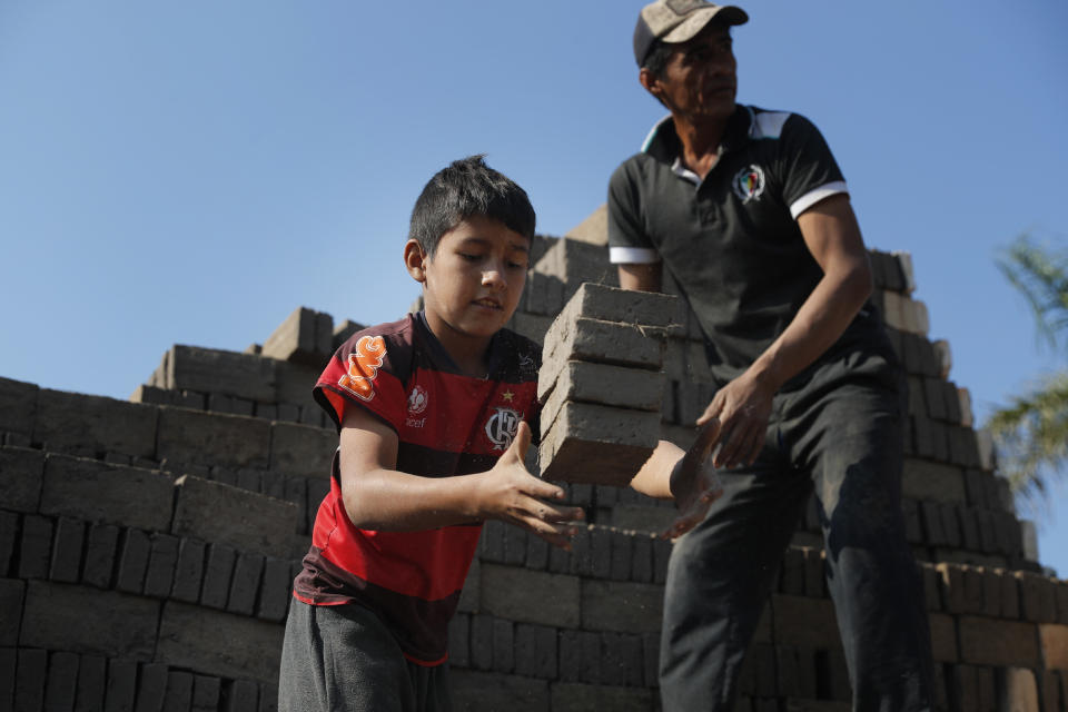 La pandemia obliga a los niños a dejar la escuela y volver al trabajo