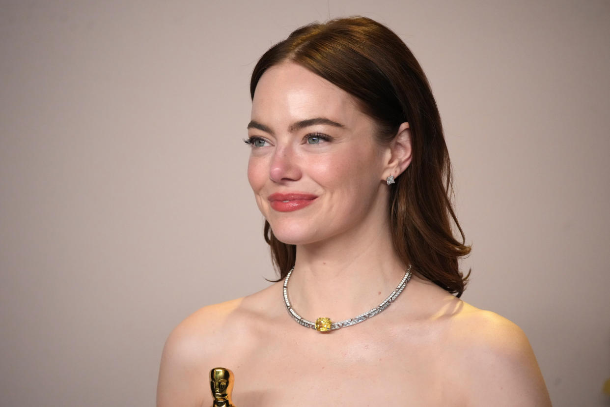 Emma Stone ganó el Oscar a mejor actriz por su trabajo en 'Poor Things'. (Photo by Jeff Kravitz/FilmMagic)