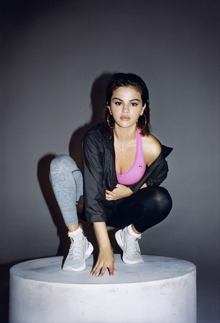 <h3>#PUMA</h3><p><strong>PUMA DEFY x SG <br></strong></p><p>以賽琳娜戈梅茲（Selena Gomez）為號召，PUMA DEFY x SG以大膽的輪廓、炫目的外型，專為勇於挑戰、自信果敢的新女力所設計， 用專屬於次世代新女力的時尚魅力征服全世界。<br></p><cite>＠puma</cite>