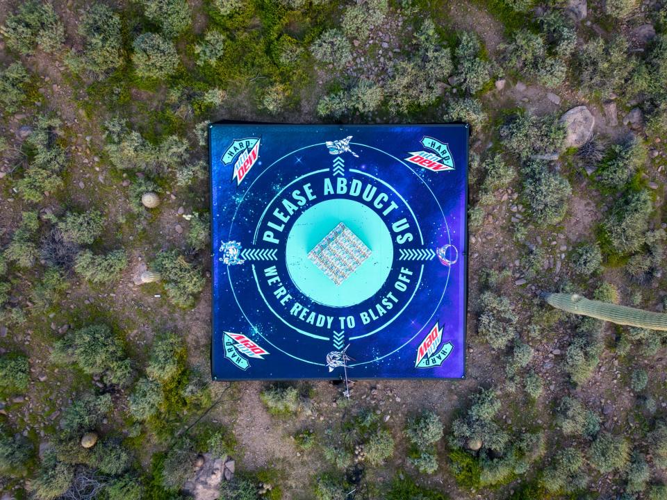 From March 18 to March 20, HARD MTN DEW is hoping to lure UFOs to the custom-built, alien friendly “HARD MTN DEW BAJA BLAST Beam Up” alien abduction site – and they’re livestreaming the whole thing