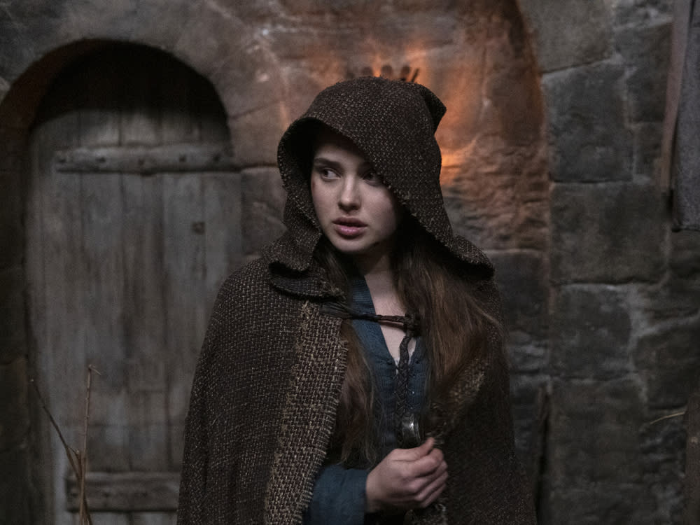 Katherine Langford spielt in "Cursed - Die Auserwählte" die Hauptrolle. (Bild: LUDOVIC ROBERT/Netflix © 2020)