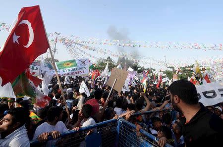 People react after an explosion during an election rally of pro-Kurdish Peoples' Democratic Party (HDP) in Diyarbakir, Turkey, June 5, 2015. REUTERS/Stringer