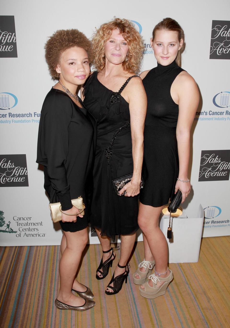 Mikaela with her mother, Kate Capshaw, and sister Destry Allyn Spielberg (Getty Images)