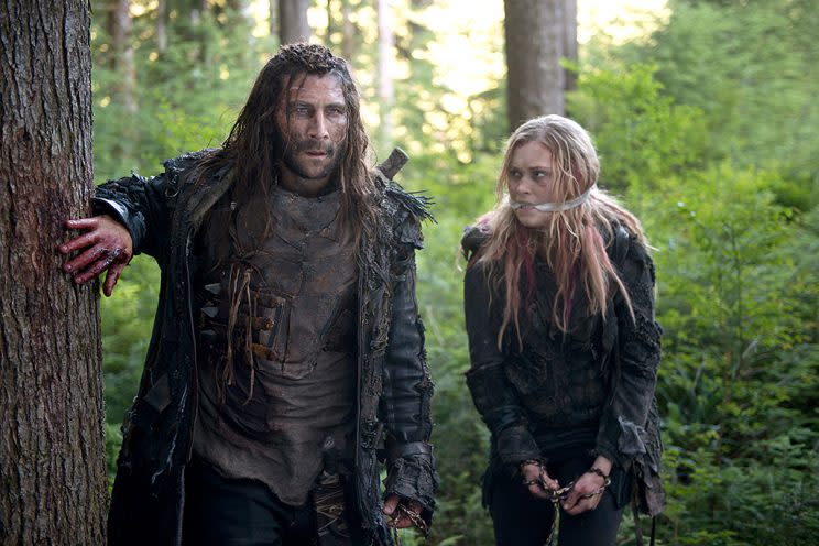 Zachary McGowan as Roan and Eliza Taylor as Clarke. (Photo: Diyah Pera/The CW)