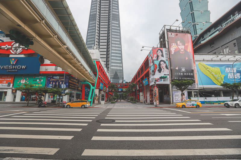 ▲一名網友表示，自從升上三級警戒以後，他感覺「已經過超久了」，殊不知一看日期也才過了兩週左右，但貼文一出，就有網友反揭關鍵，直呼「已經很爽了」。（示意圖／NOWnews攝影中心）