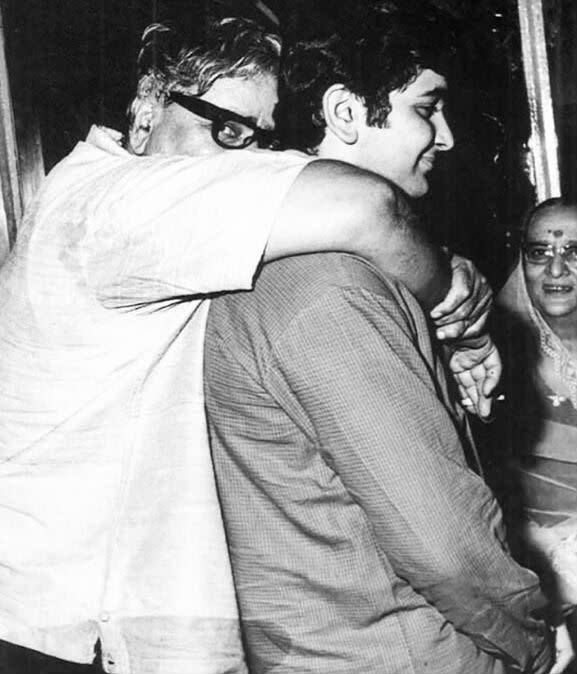 We went through Rishi Kapoor's Twitter account to bring out all the rare photos he shared from his past.