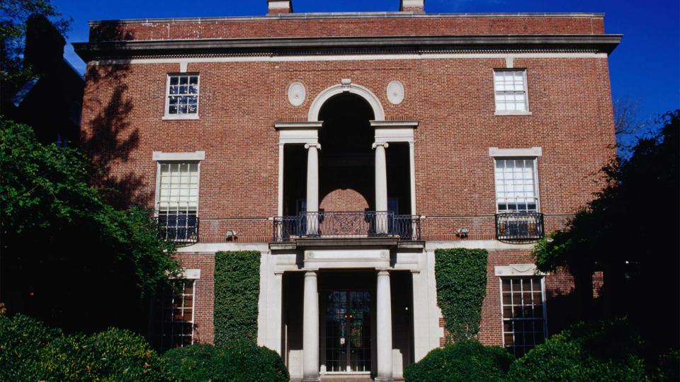 <p>A view of the front of the Textile Museum, which will be converted into a single family home for Jeff Bezos, his wife and their four children. (Realtor.com) </p>