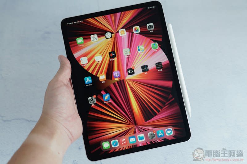 JTLEGEND iPad Pro 2021 多角度折疊保護皮套 / 保護貼開箱，最強平板電腦值得完整防護（動手玩 評測 評價）