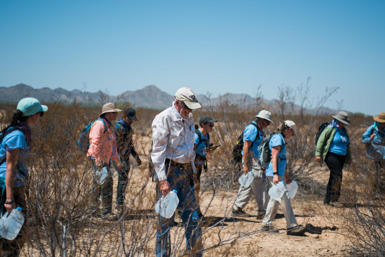 Clergy members and activists with the migrant aid group No More Deaths hike into the Cabeza Prieta National Wildlife Refuge on August 5, 2018. (Photo: <a href="http://ashponders.com/" target="_blank">Ash Ponders</a>)