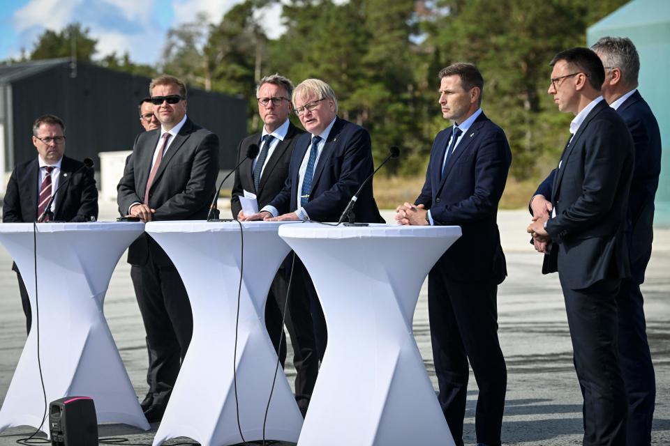 Lettlands Staatssekret&#xe4;r im Verteidigungsministerium Janis Garisons (Mitte) fordert von Deutschland mehr Verantwortung. (Bild: Getty Images)