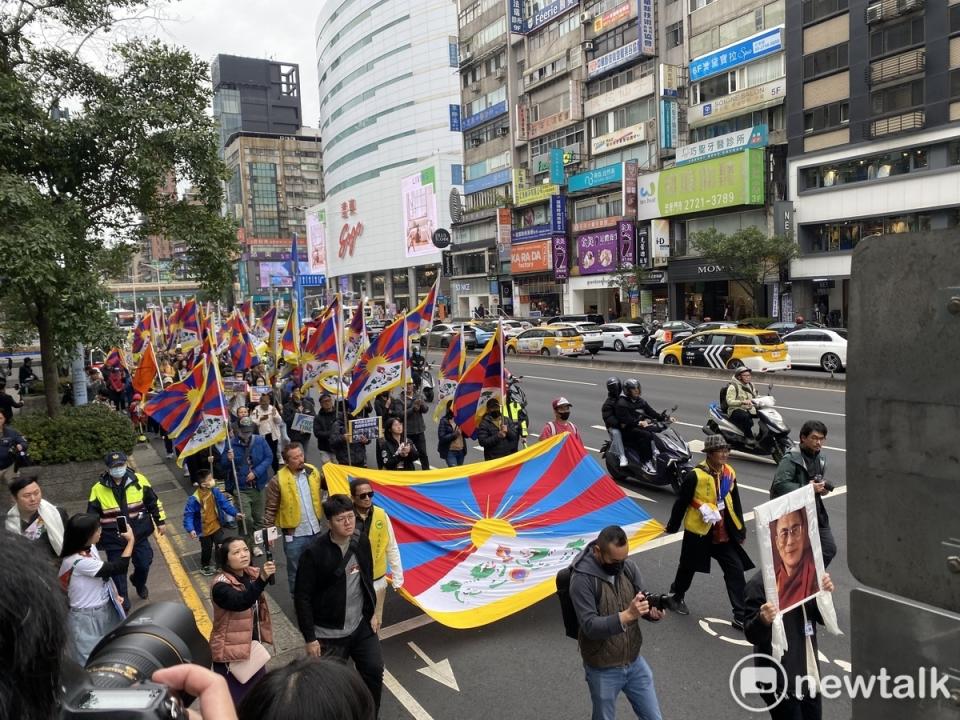 由在台藏人福利協會、西藏青年會台灣分會主辦「西藏的未來、世界的未來——西藏抗暴65週年大遊行」今日舉行。   圖：周煊惠 / 攝