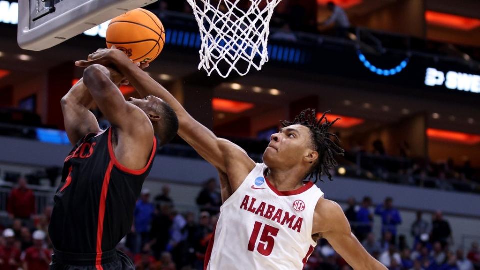 Mar 24, 2023; Louisville, KY, USA; San Diego State Aztecs guard Lamont Butler (5) shoots against Alabama Crimson Tide forward Noah Clowney (15) during the second half of the NCAA tournament round of sixteen at KFC YUM! Center.