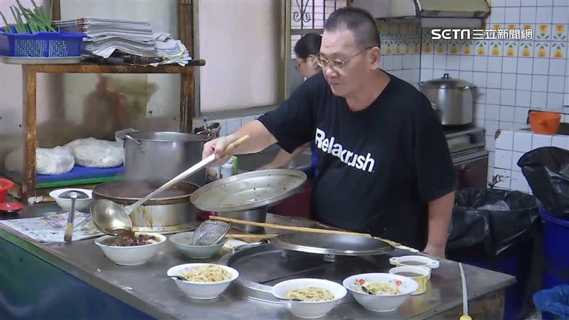 老闆表示，其邁麵就是牛肉麵加上私房豆瓣醬跟花椒粉搭上牛骨湯。