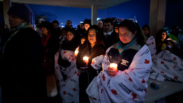 Sandy Hook outdoor memorial (ABC News)