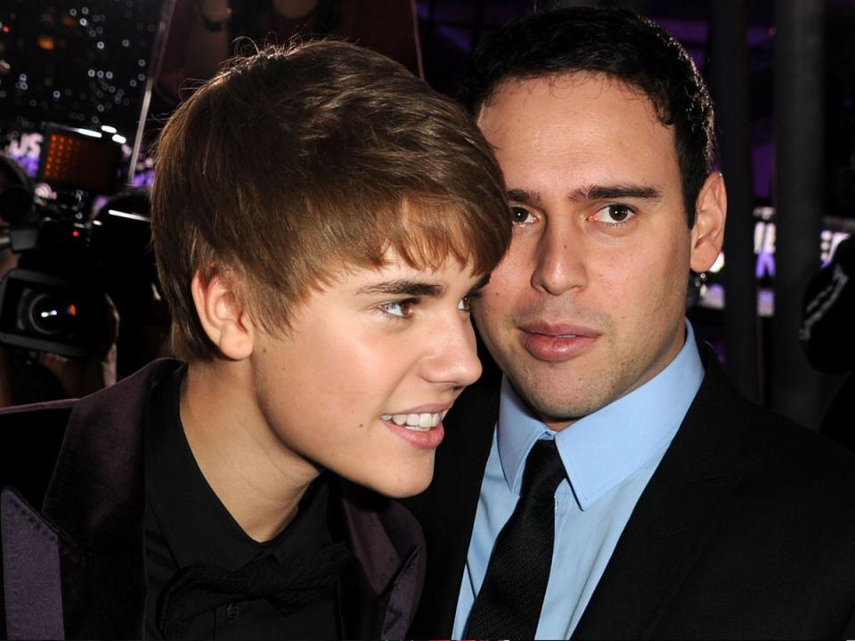 Justin Bieber and manager Scooter Braun arrive at the premiere of Paramount Pictures' ‘Justin Bieber: Never Say Never' in Los Angeles 2011 (GETTY IMAGES)