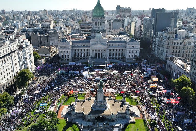 Por el Día de la Mujer, se convocó una marcha frente al Congreso